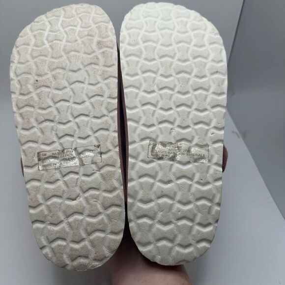 CUSHIONAIRE Women's Hana Cork footbed clog with Genuine Leather upper, Faux Fur - Picture 5 of 7